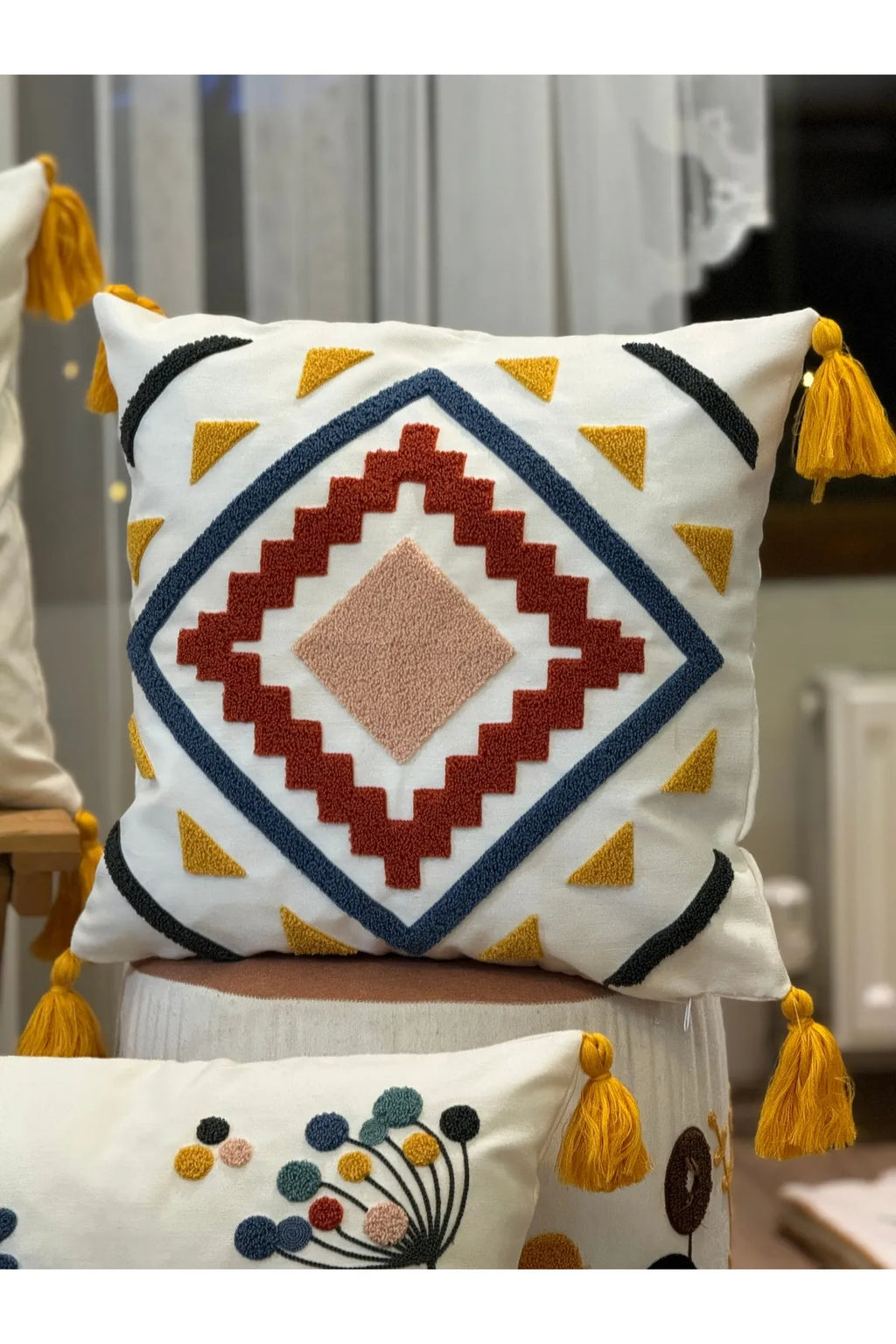 4'lü Kombin Punch İşlemeli Keten Kırlent Kılıfı Dekoratif Kırlent Seti, Çiçek Aşkına