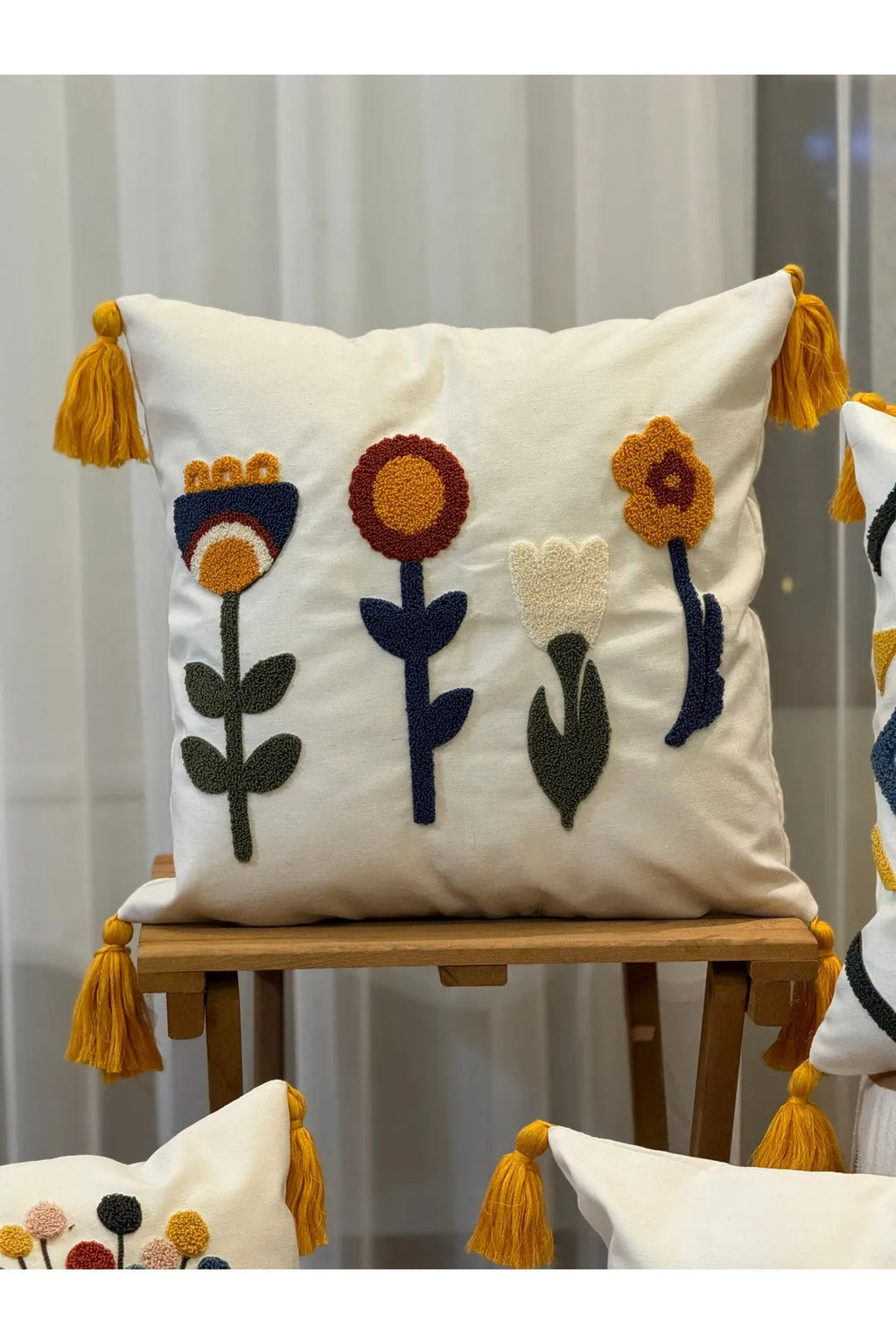 4'lü Kombin Punch İşlemeli Keten Kırlent Kılıfı Dekoratif Kırlent Seti, Çiçek Aşkına