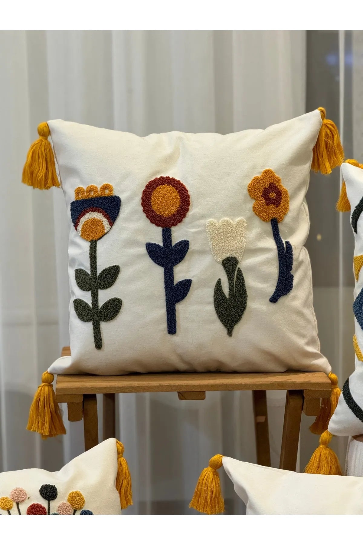 4'lü Kombin Punch İşlemeli Keten Kırlent Kılıfı Dekoratif Kırlent Seti, Çiçek Aşkına