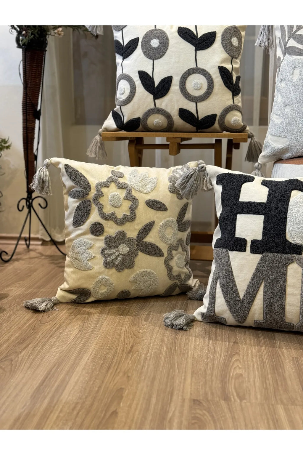 4'Lü Punch İşlemeli Nakışlı Dekoratif Kırlent Kılıfı, Gri Siyah