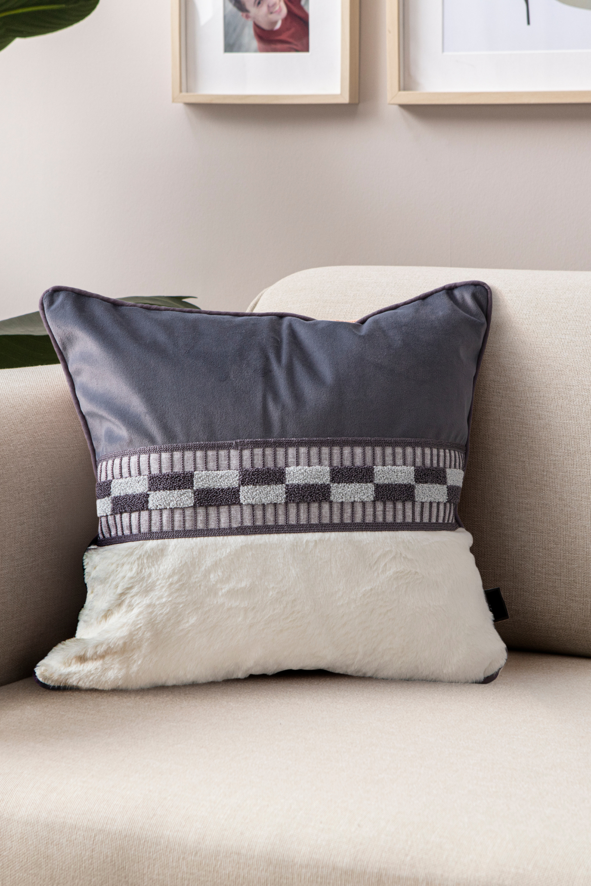 Premium Biyeli Tavşan Tüyü & Punch İşlemeli Tekli Dekoratif Özel Tasarım Kırlent Kılıfı