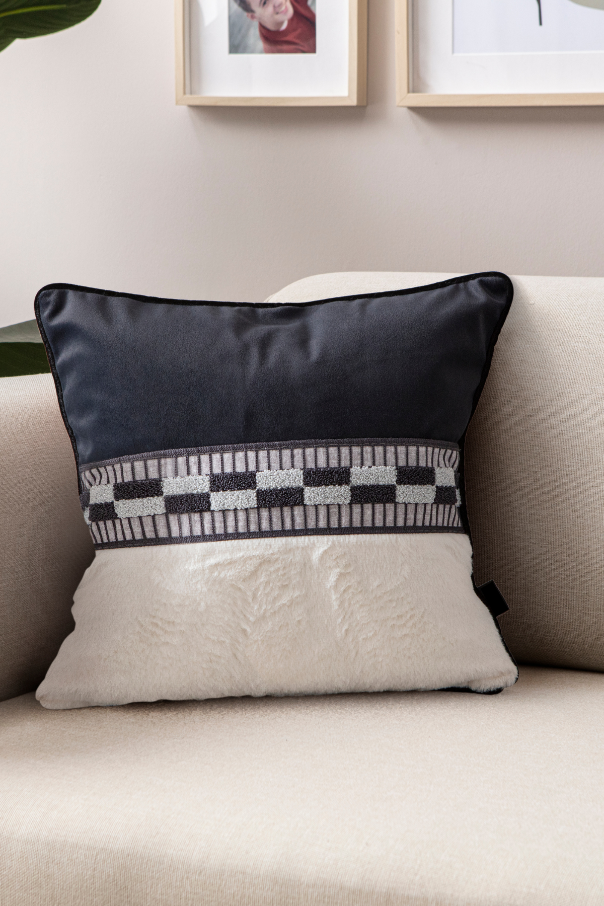 Premium Biyeli Tavşan Tüyü & Punch İşlemeli Tekli Dekoratif Özel Tasarım Kırlent Kılıfı