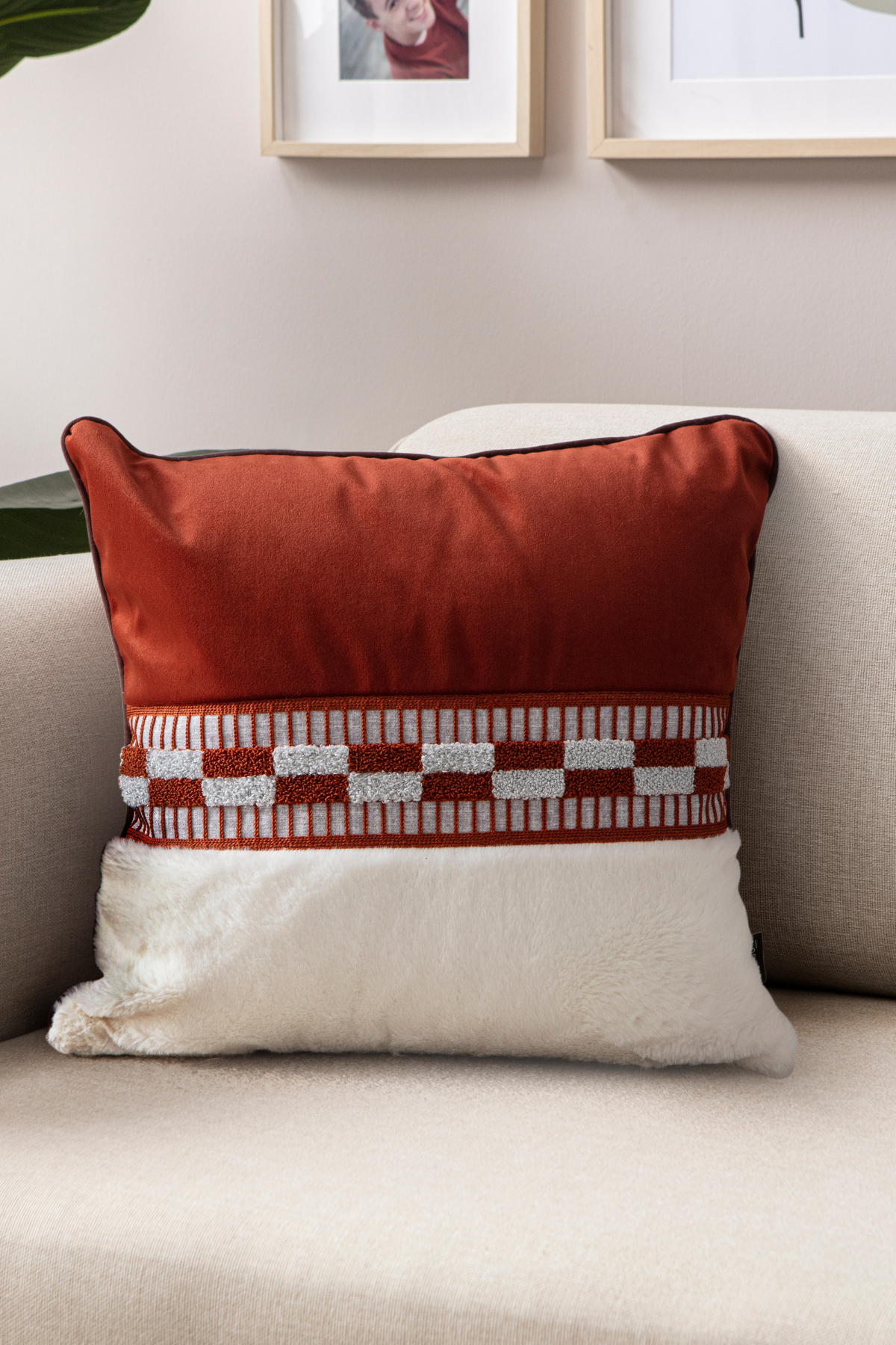 Premium Biyeli Tavşan Tüyü & Punch İşlemeli Tekli Dekoratif Özel Tasarım Kırlent Kılıfı