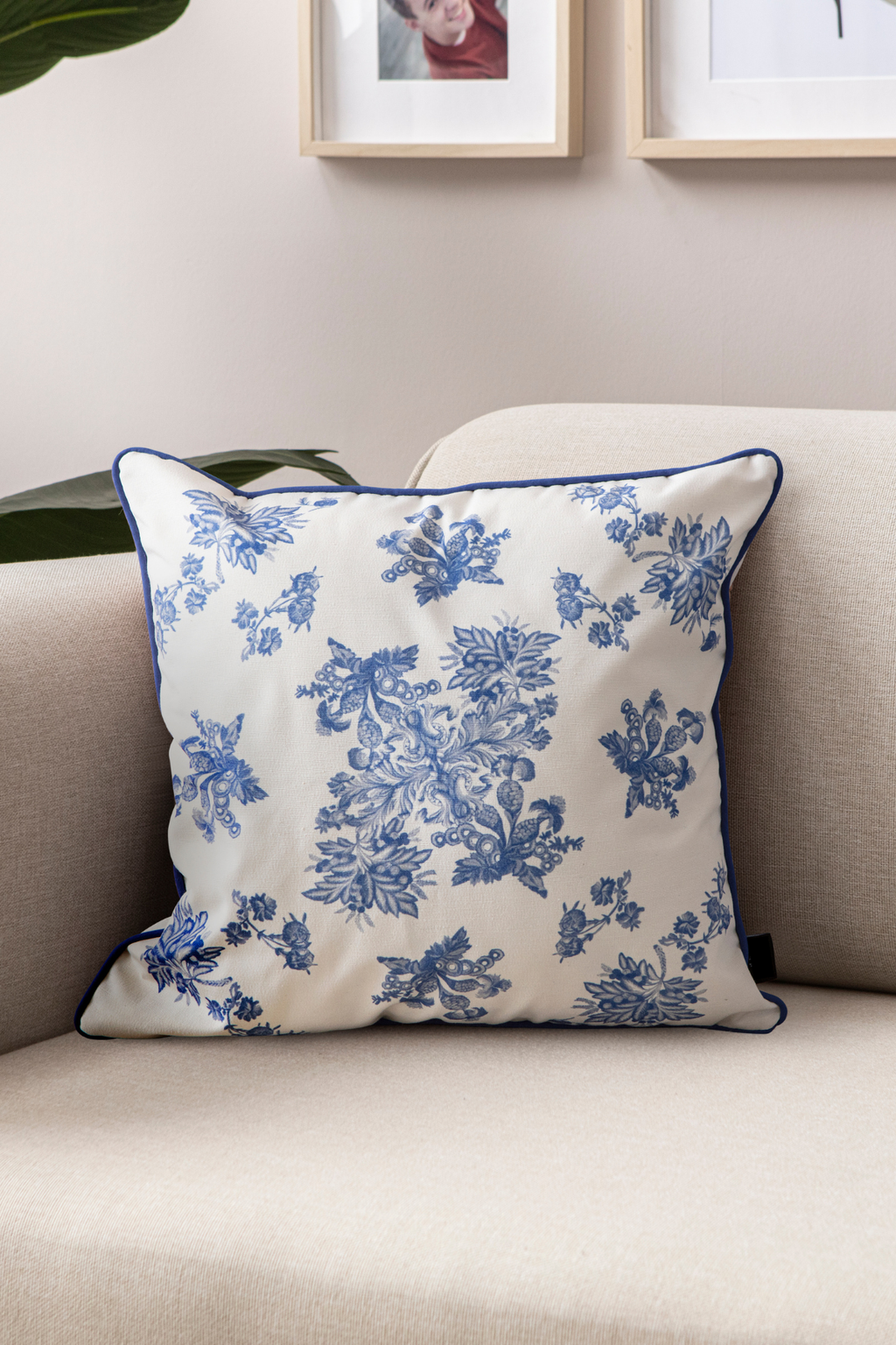 Elysian Blue Özel Tasarım Biyeli Kırlent Kılıfı, Dekoratif Mavi Kırlent Kılıfı 43x43cm