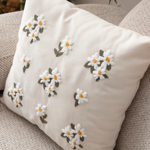 White Flowers Punch Dekoratif Kırlent Kılıfı Tekli