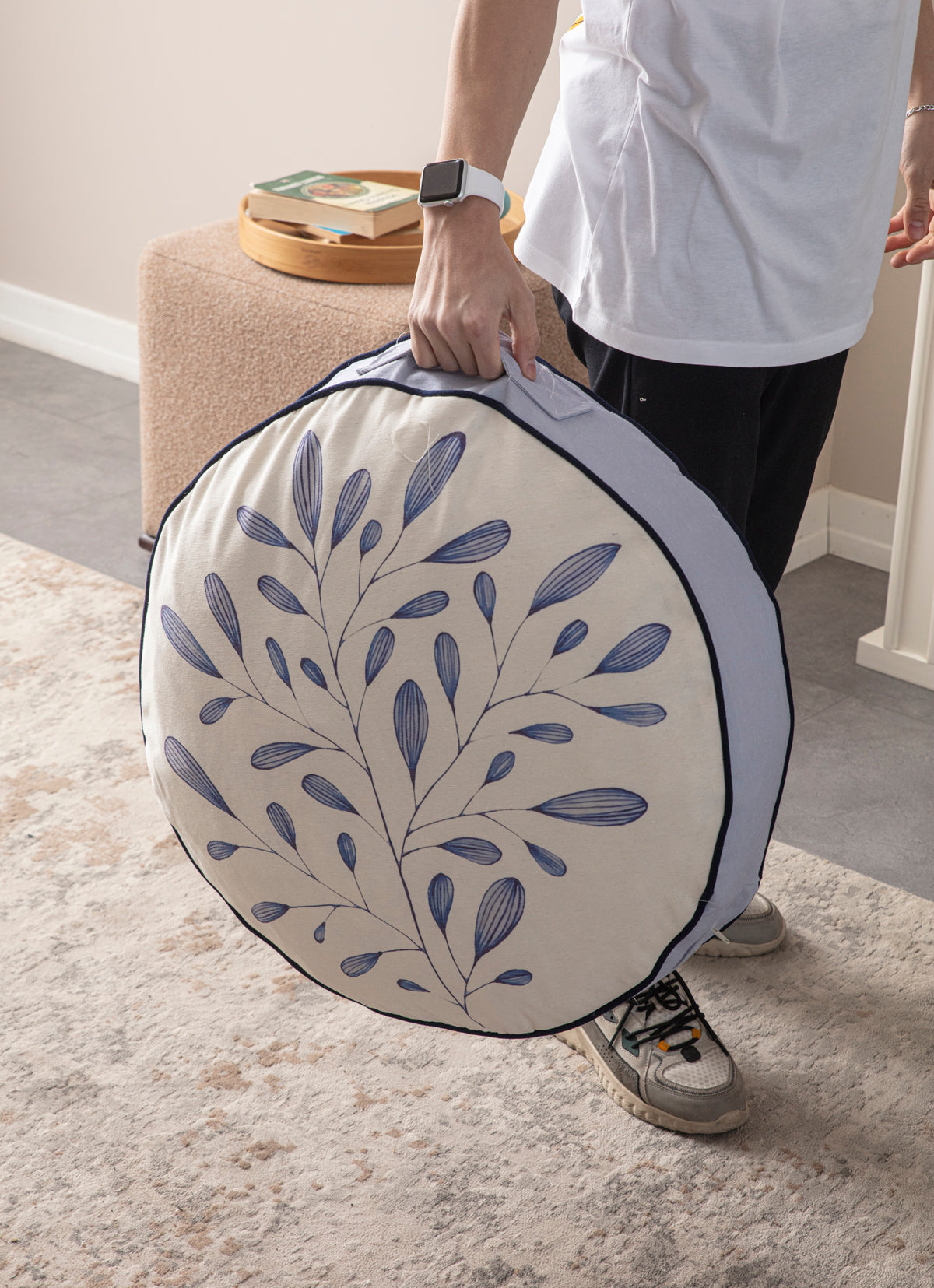 Yuvarlak Dekoratif Bahçe Minderi, Taşınabilir Balkon Pufu, 60x60cm, Mavi Yaprak Desenli