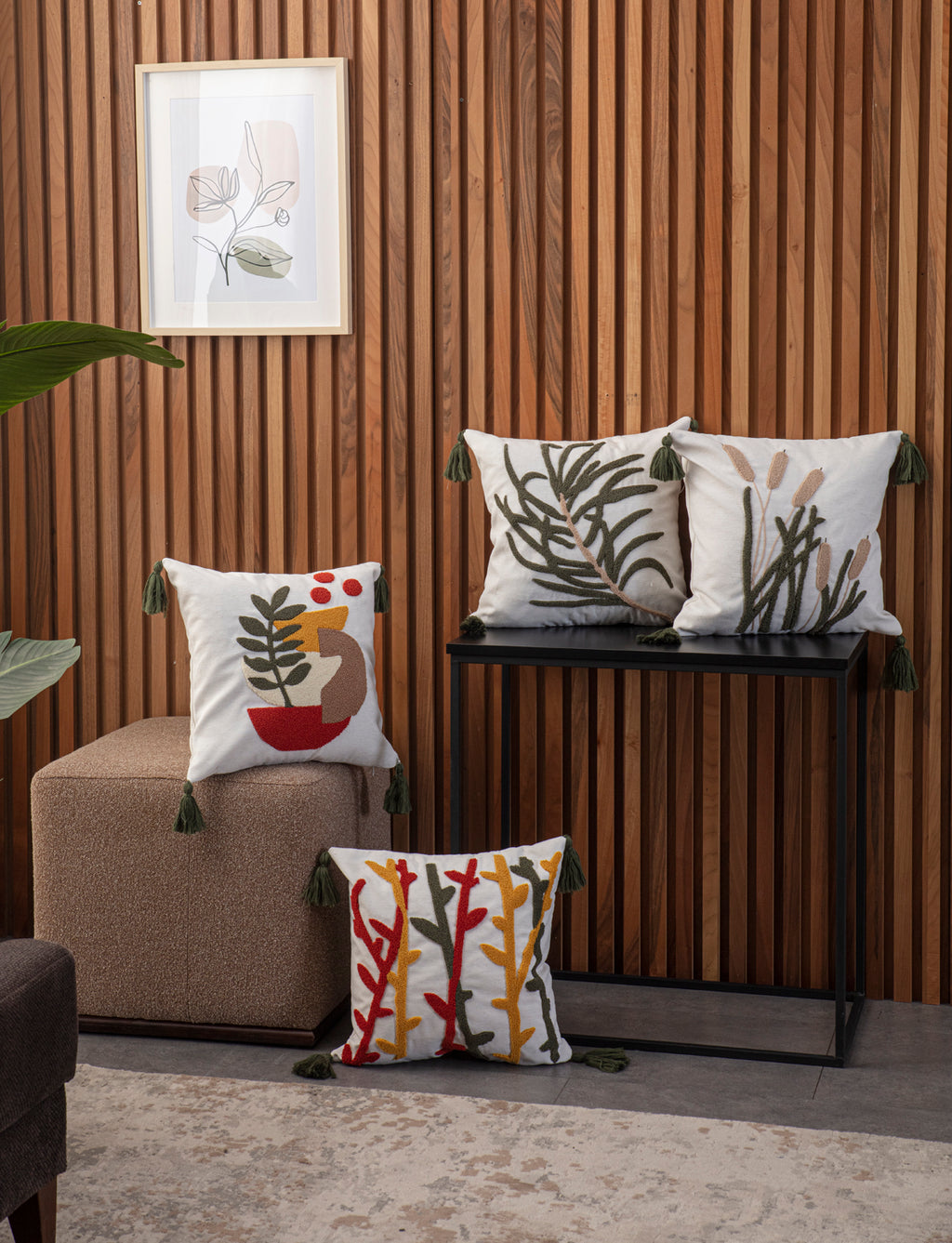 4'lü Kombin Dekoratif Punch İşlemeli Püsküllü Keten Kırlent Kılıfı, Yeşil Püsküllü, 43x43cm