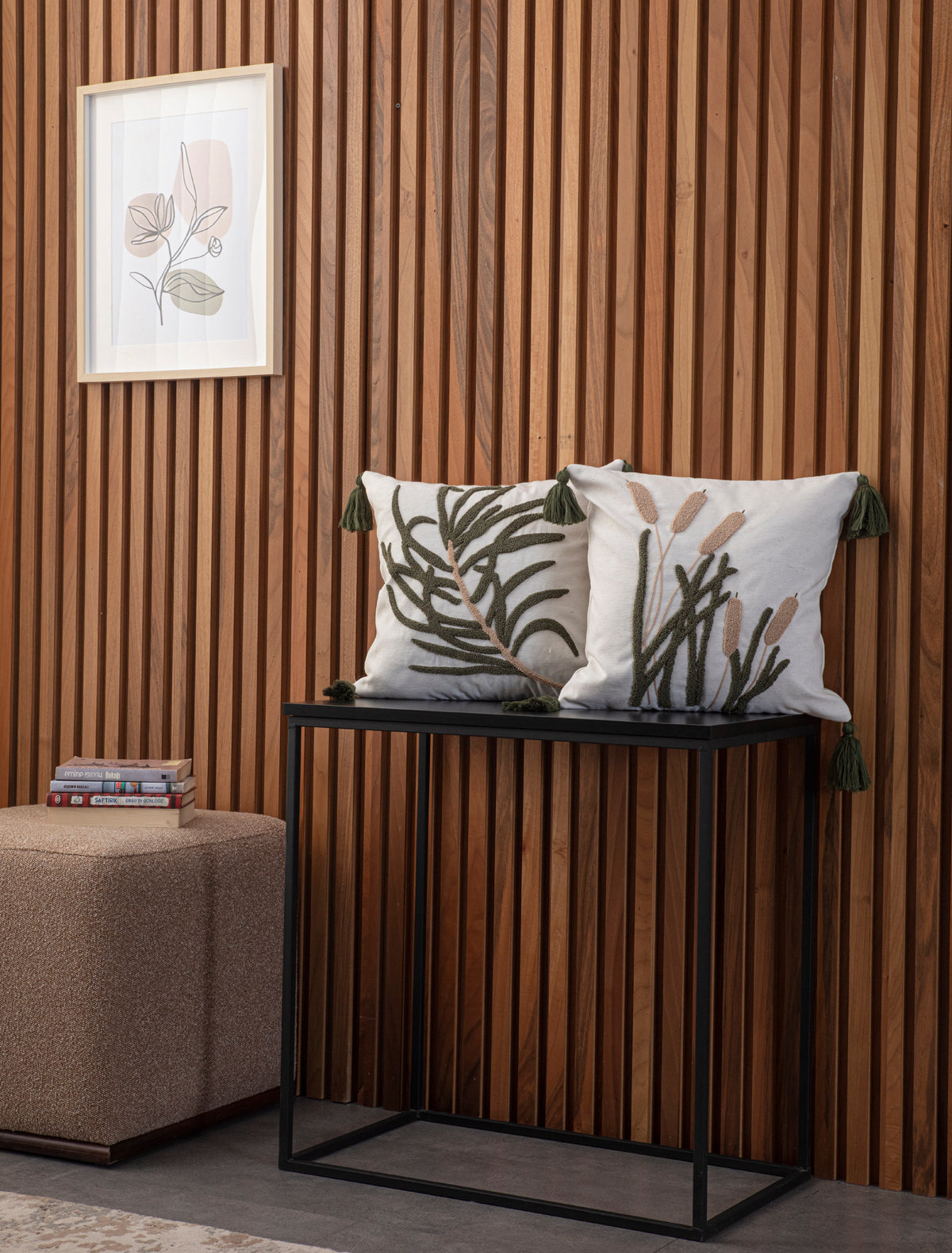 4'lü Kombin Dekoratif Punch İşlemeli Püsküllü Keten Kırlent Kılıfı, Yeşil Püsküllü, 43x43cm