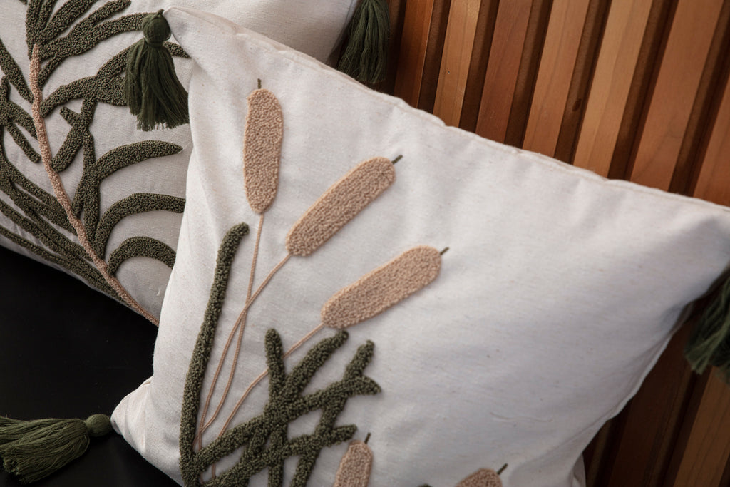 Dekoratif Punch İşlemeli Püsküllü Keten Kırlent Kılıfı, Yeşil Püsküllü 43x43cm