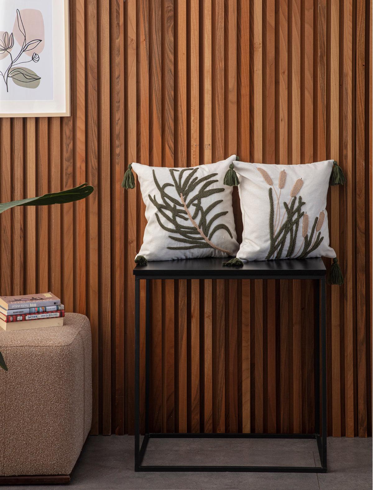 4'lü Kombin Dekoratif Punch İşlemeli Püsküllü Keten Kırlent Kılıfı, Yeşil Püsküllü, 43x43cm