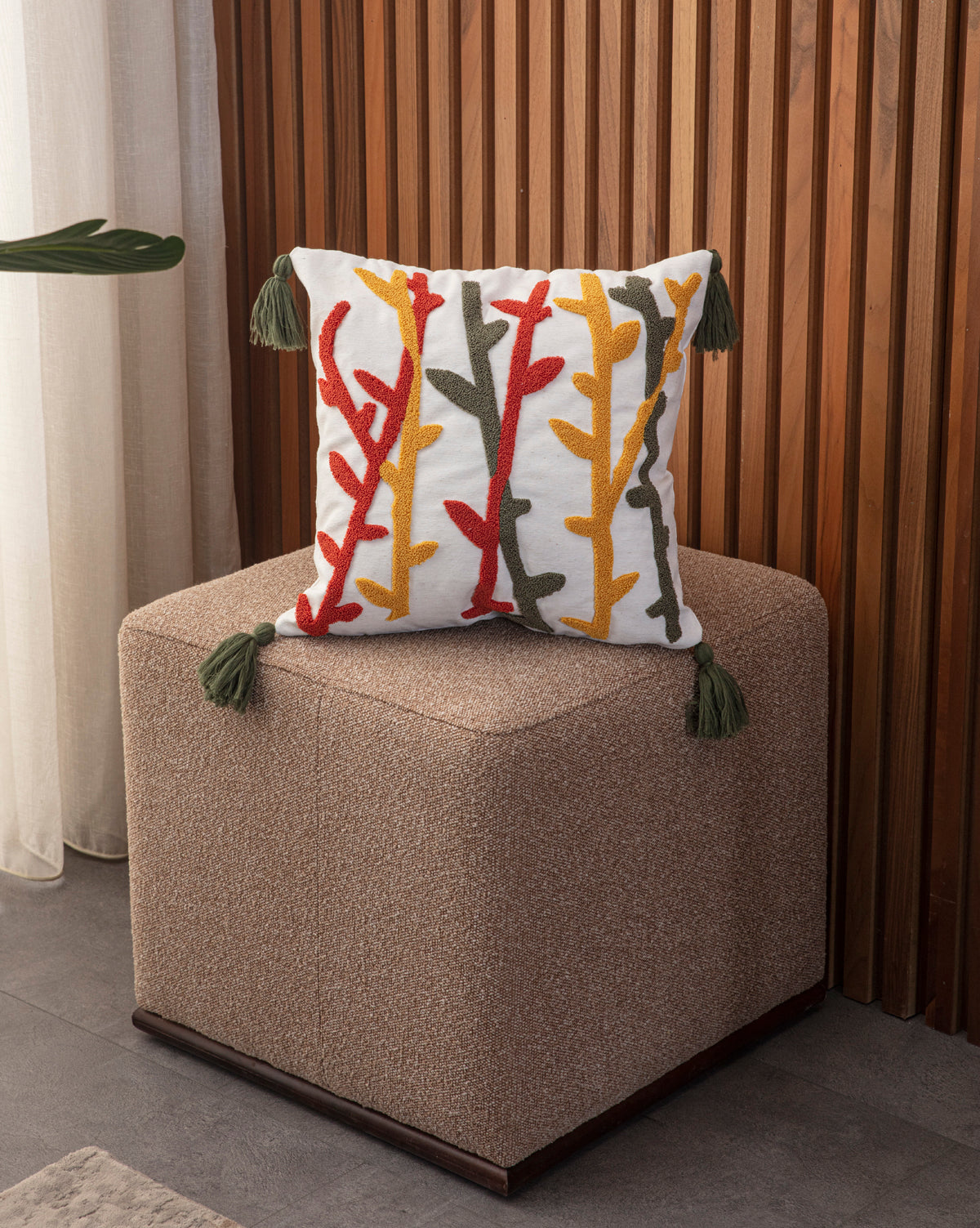 Dekoratif Punch İşlemeli Püsküllü Keten Kırlent Kılıfı, Yeşil Püsküllü 43x43cm