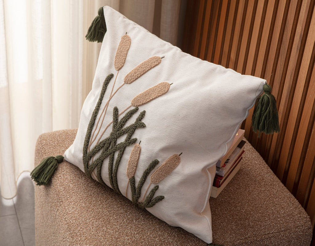 Dekoratif Punch İşlemeli Püsküllü Keten Kırlent Kılıfı, Yeşil Püsküllü 43x43cm