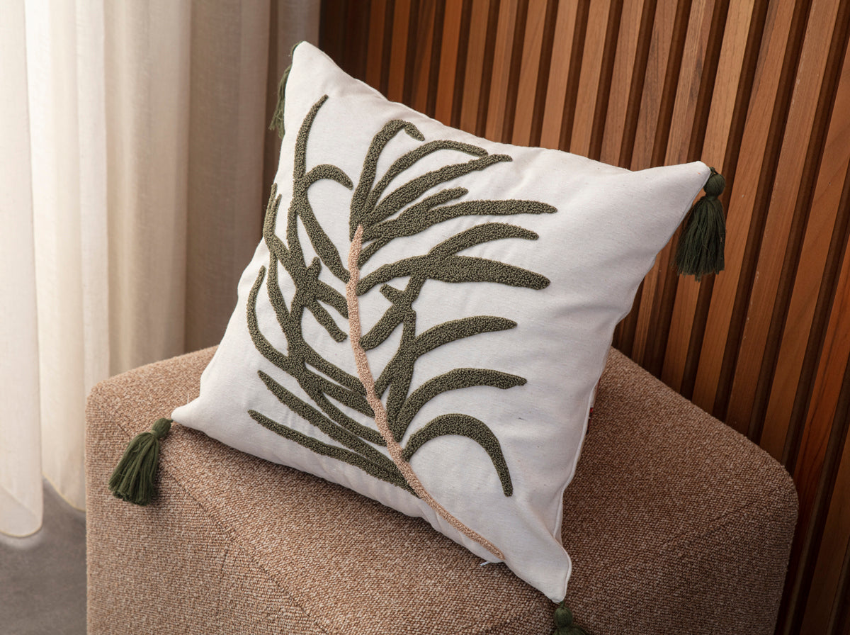 Dekoratif Punch İşlemeli Püsküllü Keten Kırlent Kılıfı, Yeşil Püsküllü 43x43cm