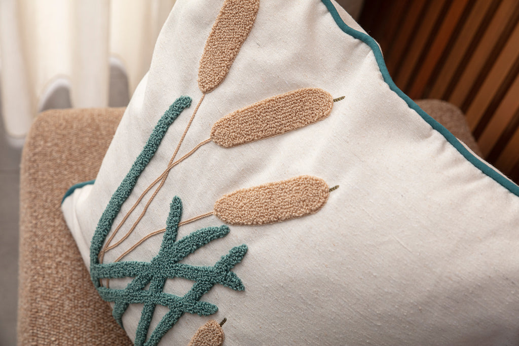 Dekoratif Punch İşlemeli Biyeli Keten Kırlent Kılıfı, 43x43cm