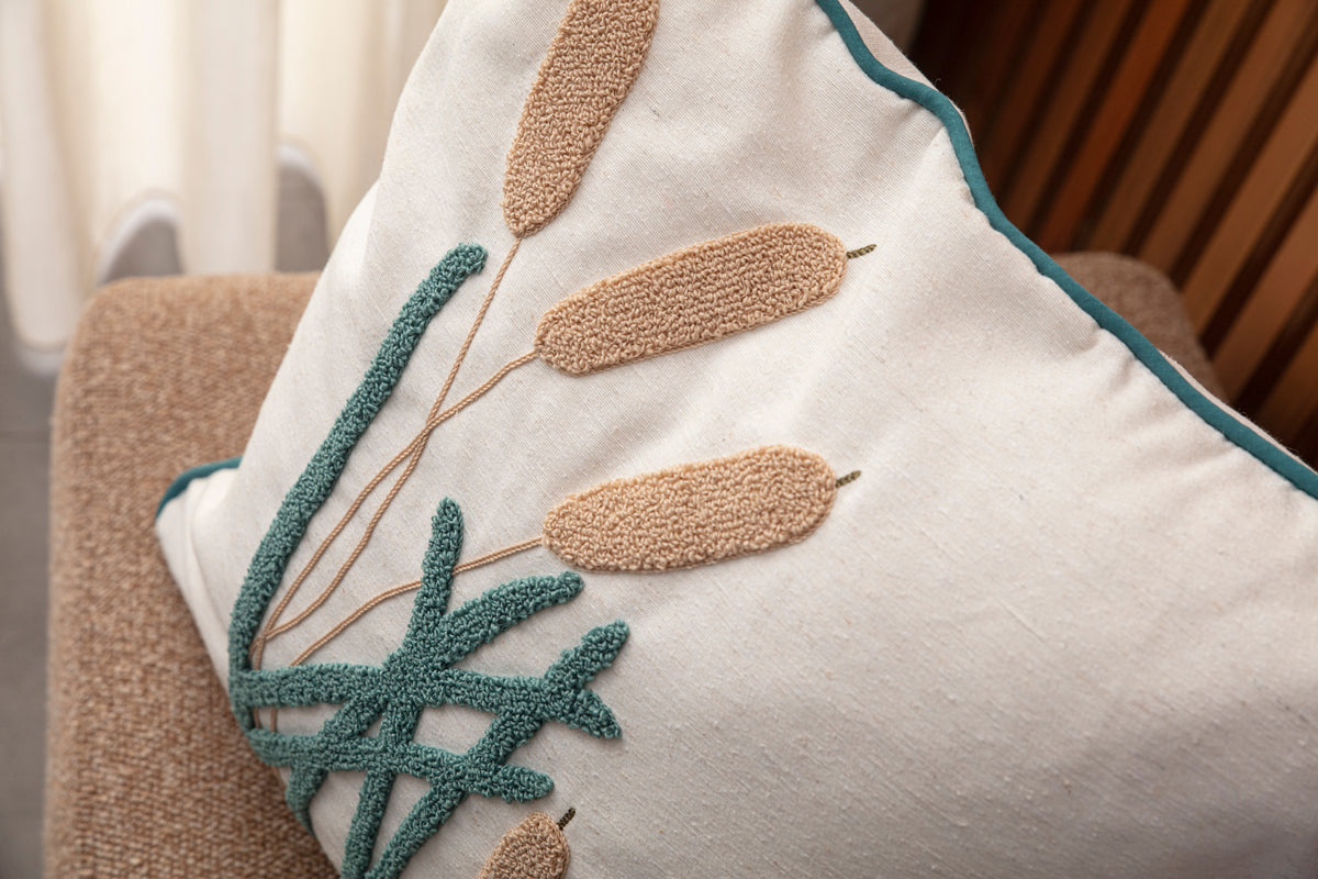 Dekoratif Punch İşlemeli Biyeli Keten Kırlent Kılıfı, 43x43cm