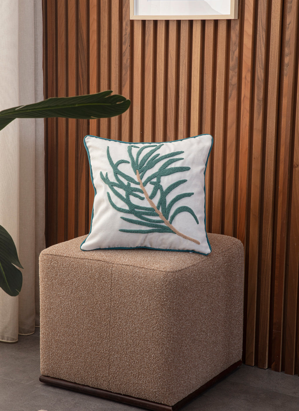 Dekoratif Punch İşlemeli Biyeli Keten Kırlent Kılıfı, 43x43cm