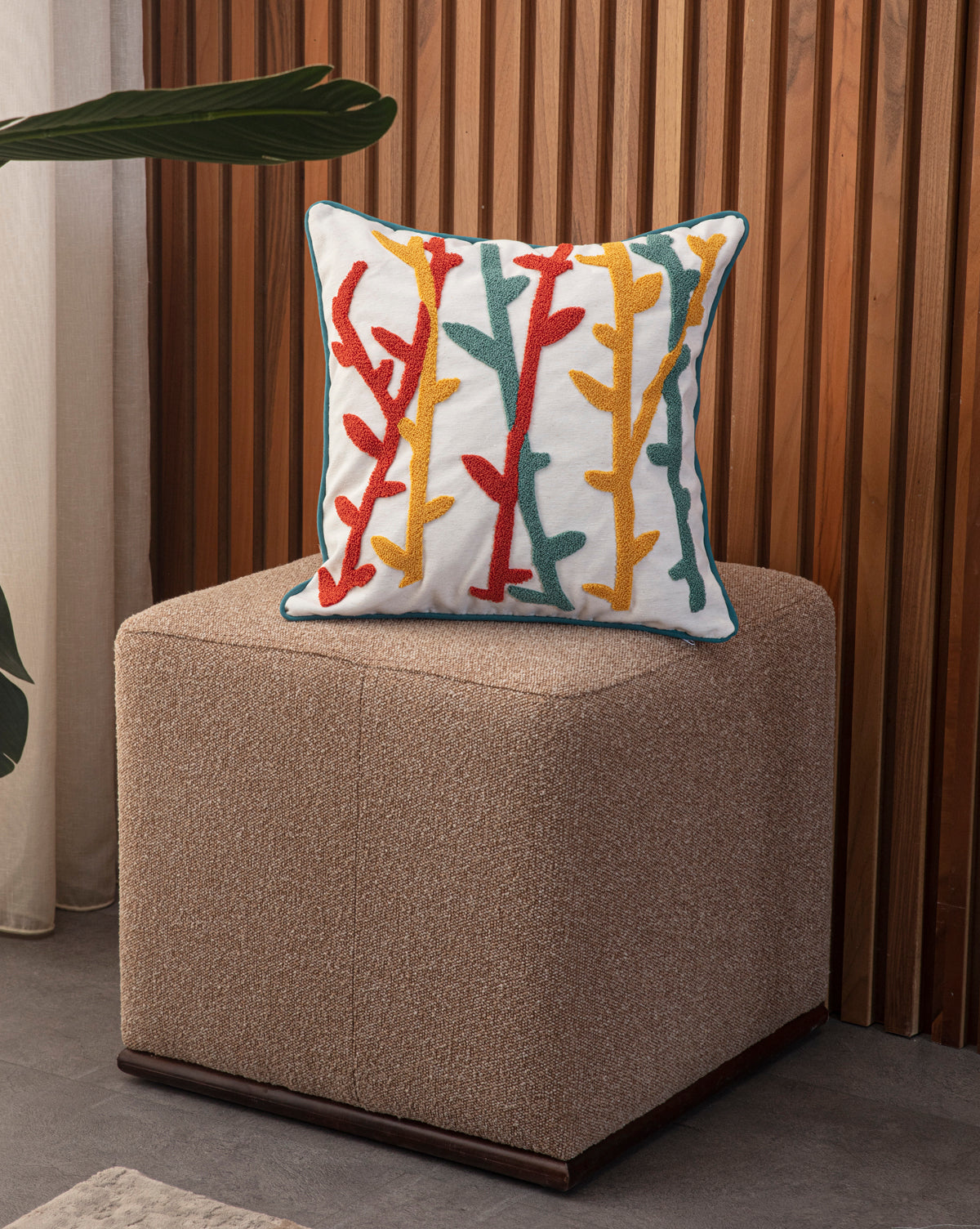 Dekoratif Punch İşlemeli Biyeli Keten Kırlent Kılıfı, 43x43cm