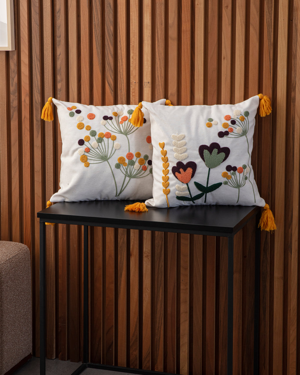 4'lü Kombin Dekoratif Punch İşlemeli Püsküllü Keten Kırlent Kılıfları, 43x43cm