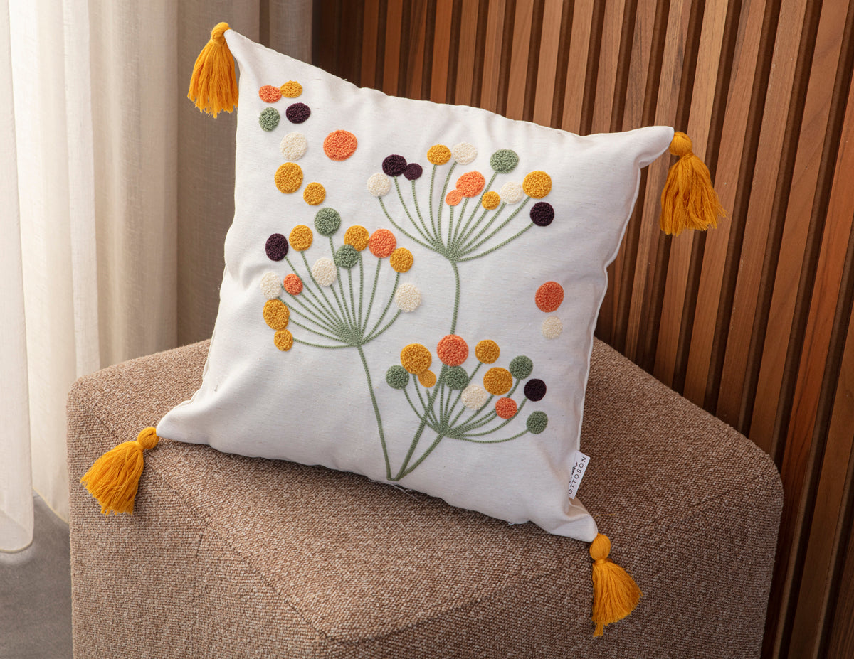 Dekoratif Punch İşlemeli Püsküllü Keten Kırlent Kılıfı, 43x43cm