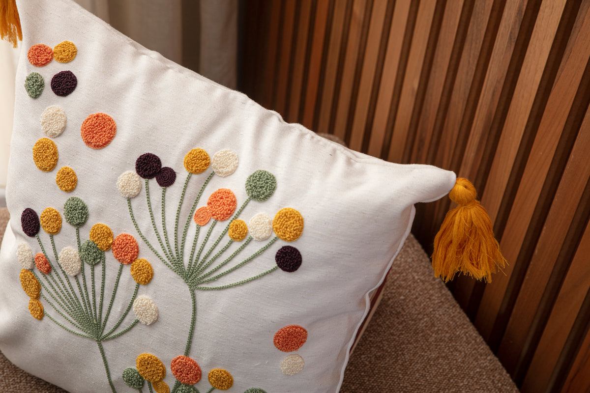 Dekoratif Punch İşlemeli Püsküllü Keten Kırlent Kılıfı, 43x43cm