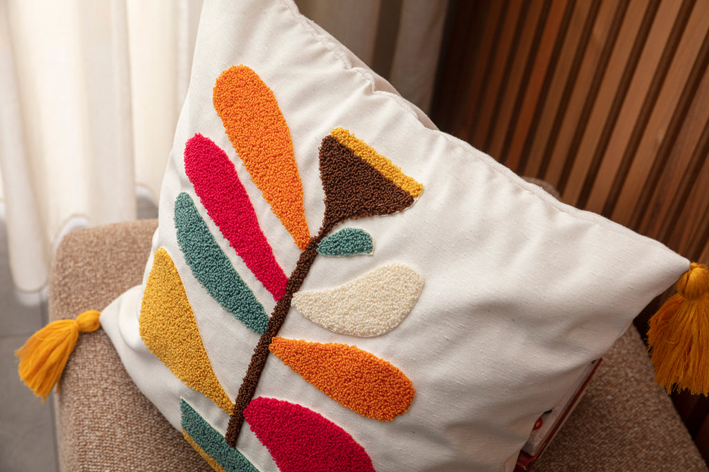 Dekoratif Punch İşlemeli Püsküllü Keten Kırlent Kılıfı, 43x43cm