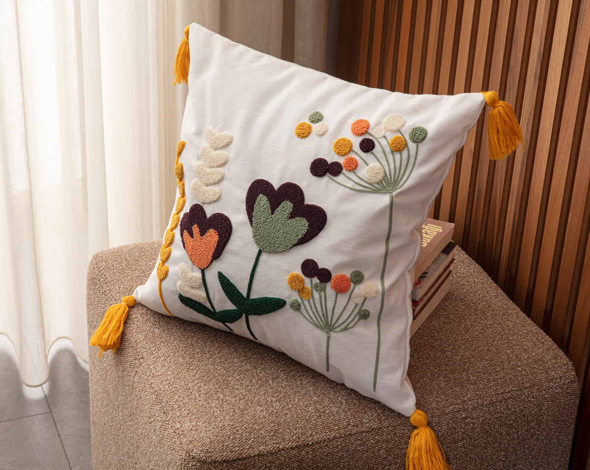 Dekoratif Punch İşlemeli Püsküllü Keten Kırlent Kılıfı, 43x43cm
