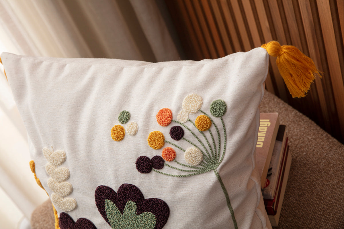 Dekoratif Punch İşlemeli Püsküllü Keten Kırlent Kılıfı, 43x43cm