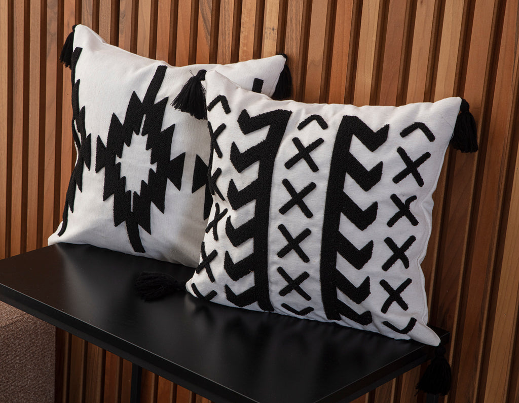 Dekoratif Punch İşlemeli Püsküllü Keten Kırlent Kılıfı, Siyah