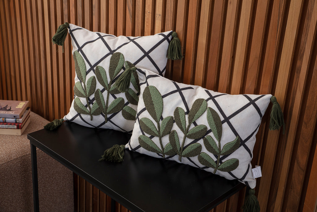 Dekoratif Punch İşlemeli Püsküllü Keten Kırlent Kılıfı, Kaktüs