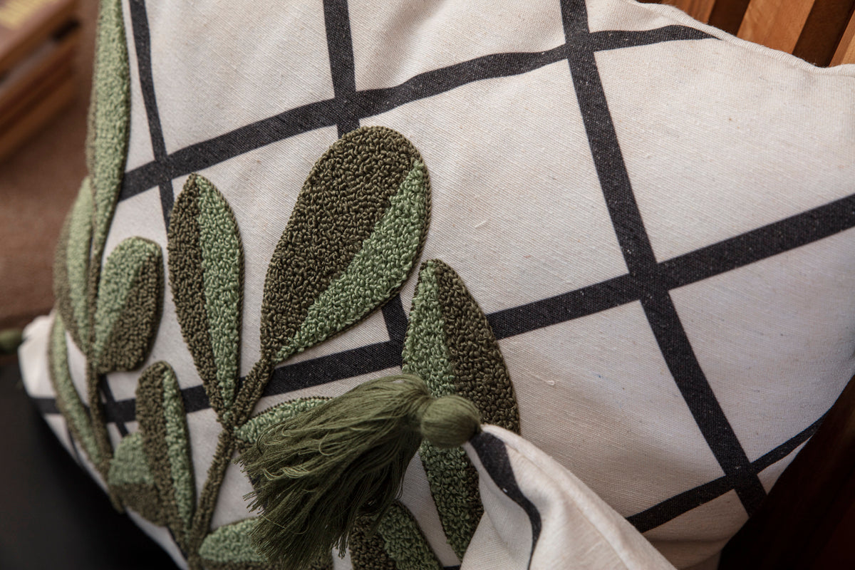Dekoratif Punch İşlemeli Püsküllü Keten Kırlent Kılıfı, Kaktüs