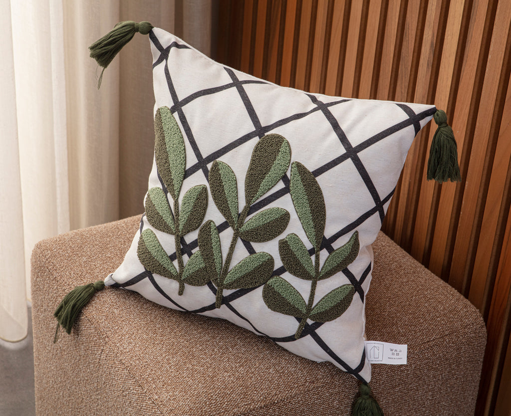 Dekoratif Punch İşlemeli Püsküllü Keten Kırlent Kılıfı, Kaktüs