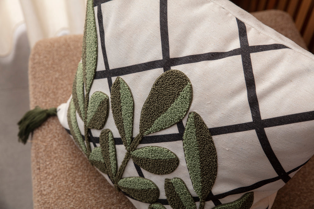 Dekoratif Punch İşlemeli Püsküllü Keten Kırlent Kılıfı, Kaktüs