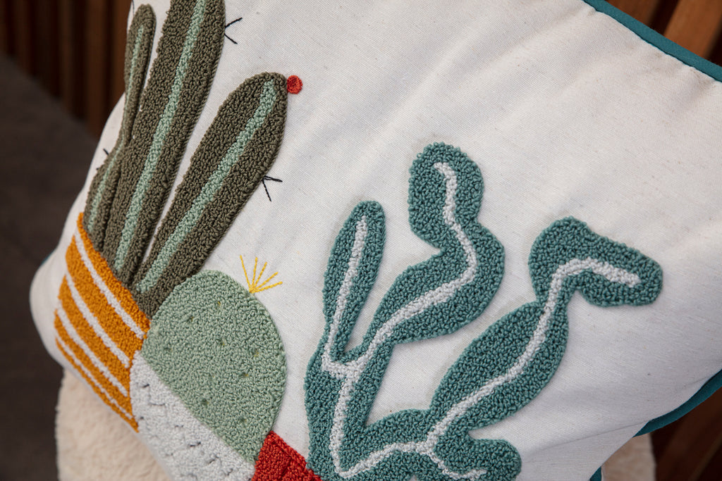 Dekoratif Punch İşlemeli Keten Kırlent Kılıfı, Saksı Desenli