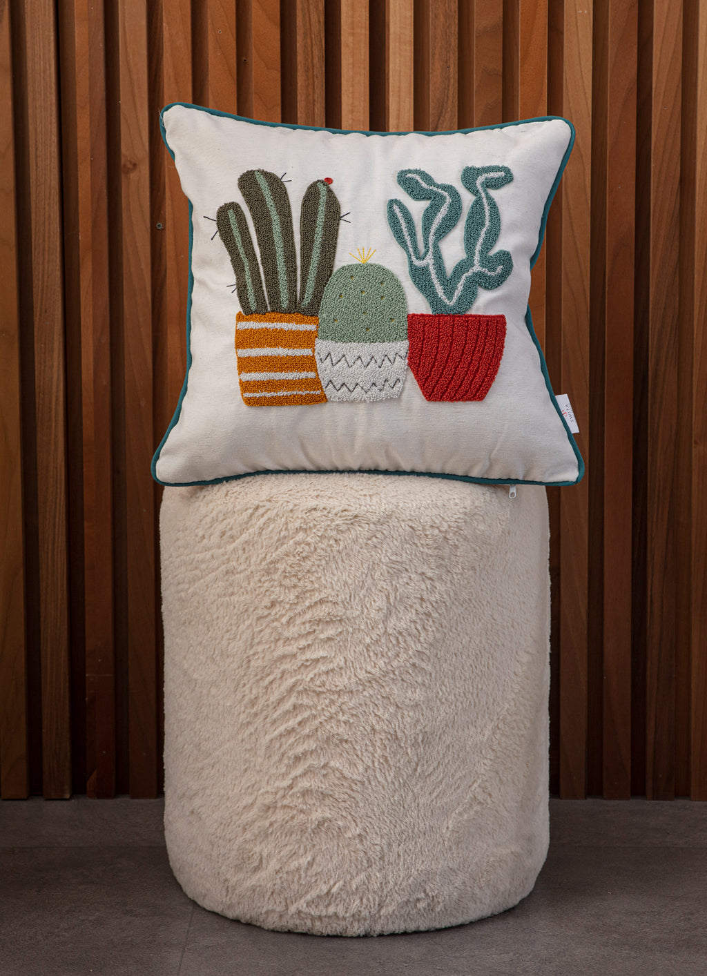 Dekoratif Punch İşlemeli Keten Kırlent Kılıfı, Saksı Desenli