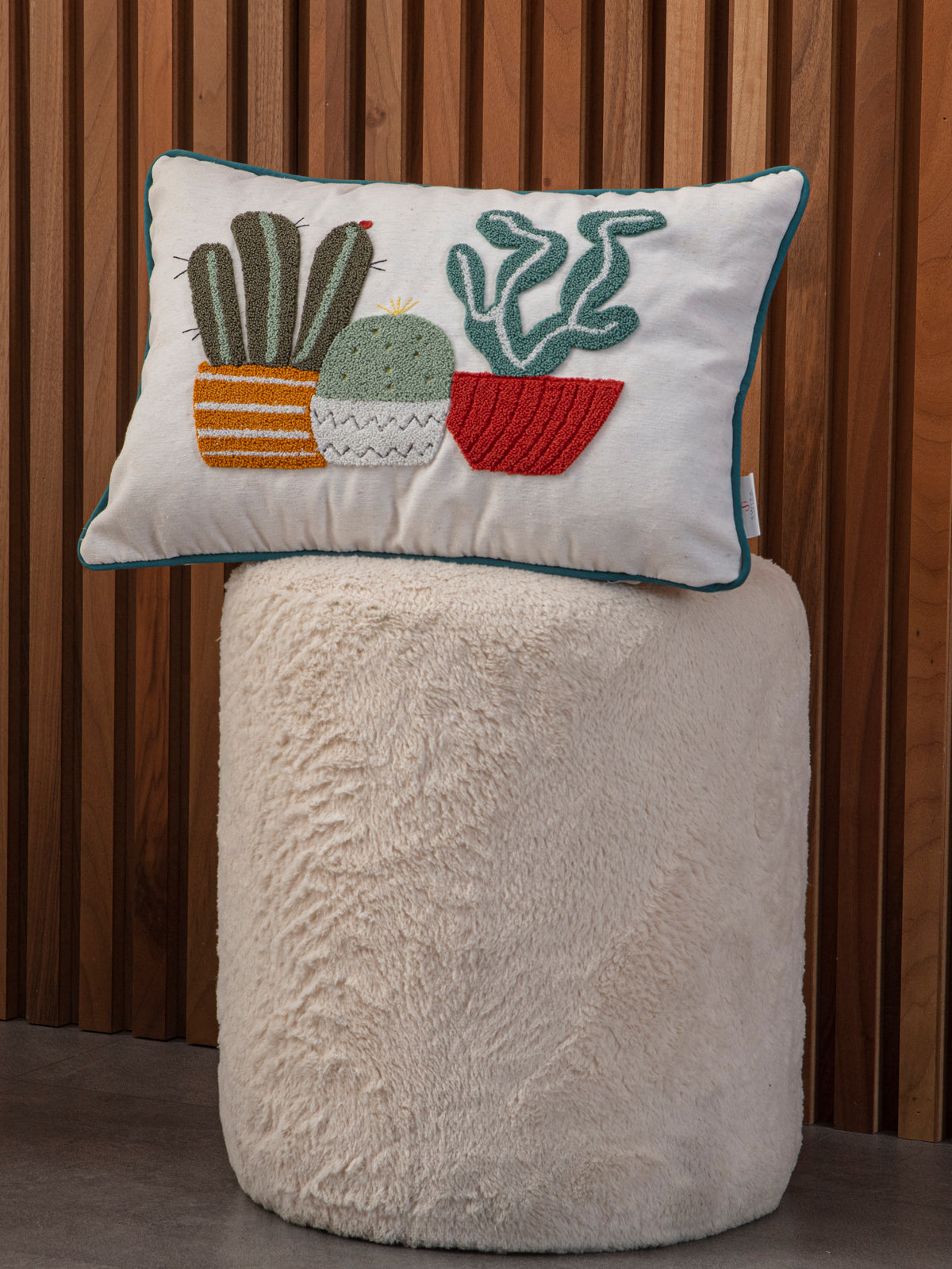 Dekoratif Punch İşlemeli Keten Kırlent Kılıfı, Saksı Desenli