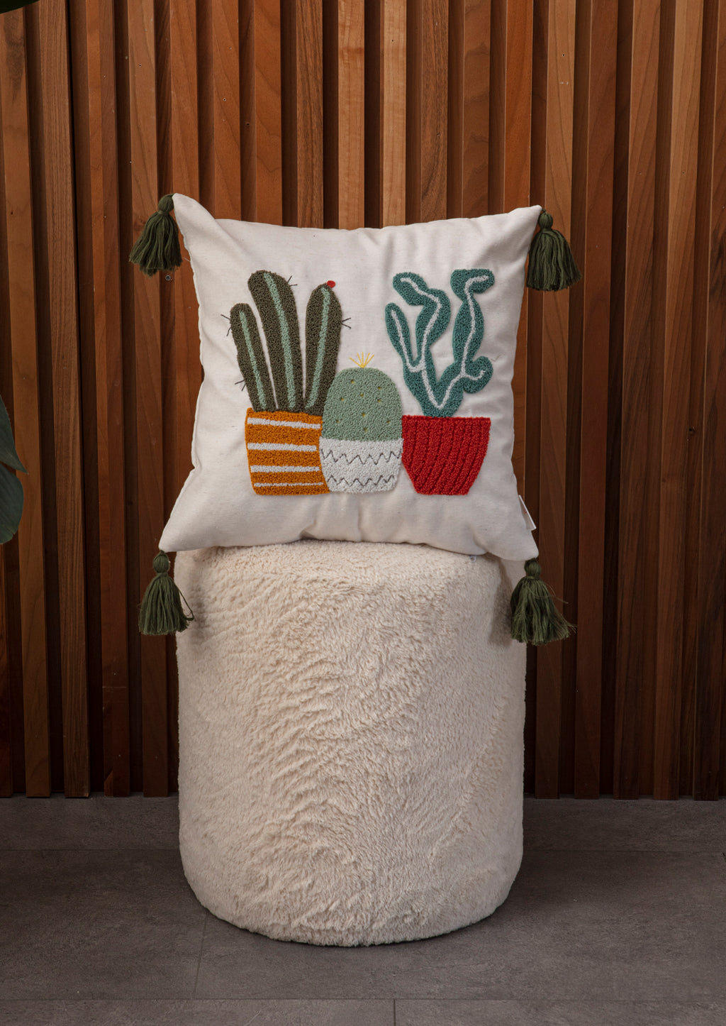 Dekoratif Punch İşlemeli Keten Kırlent Kılıfı, Saksı Desenli