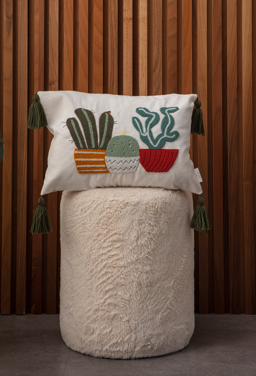 Dekoratif Punch İşlemeli Keten Kırlent Kılıfı, Saksı Desenli