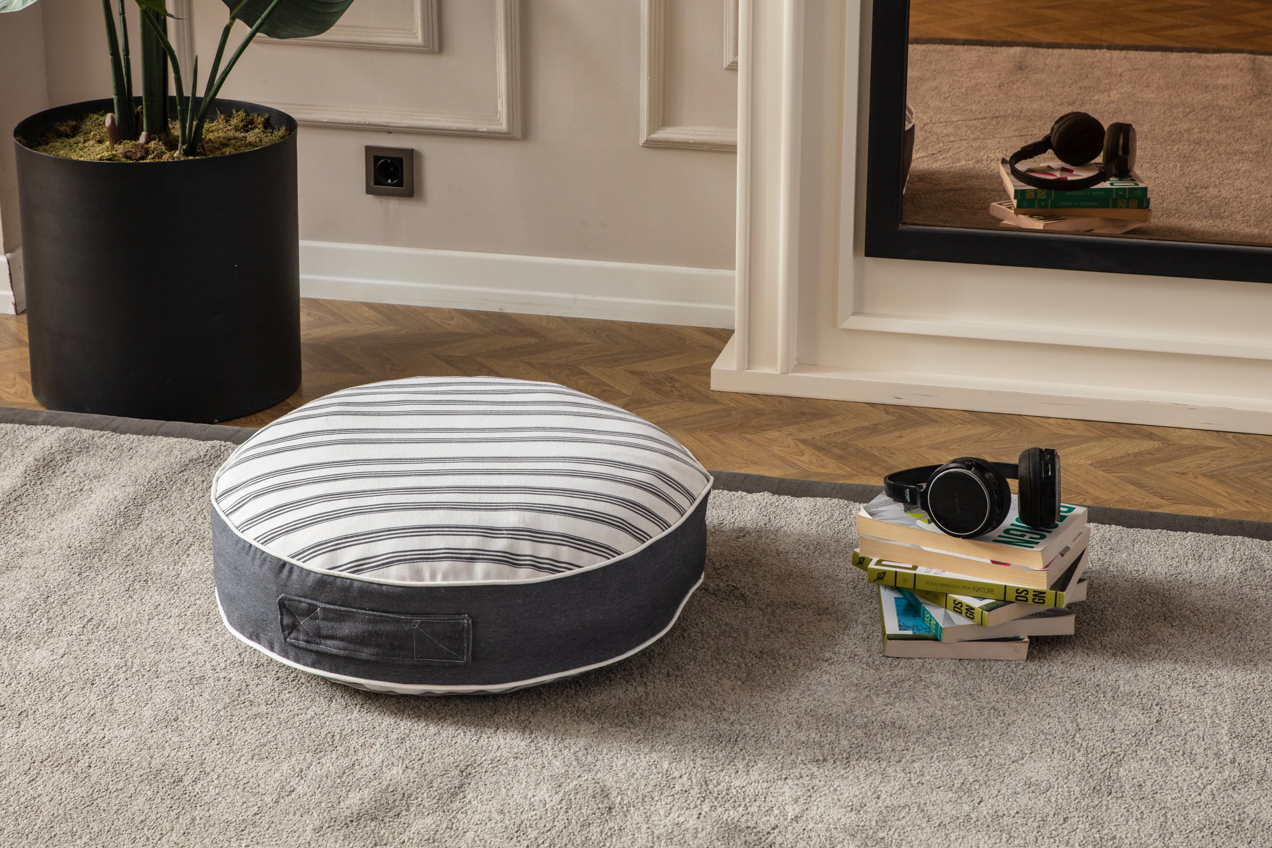 Yuvarlak Dekoratif Bahçe Minderi, Balkon Pufu 60x60cm, Gri Çizgi Desenli