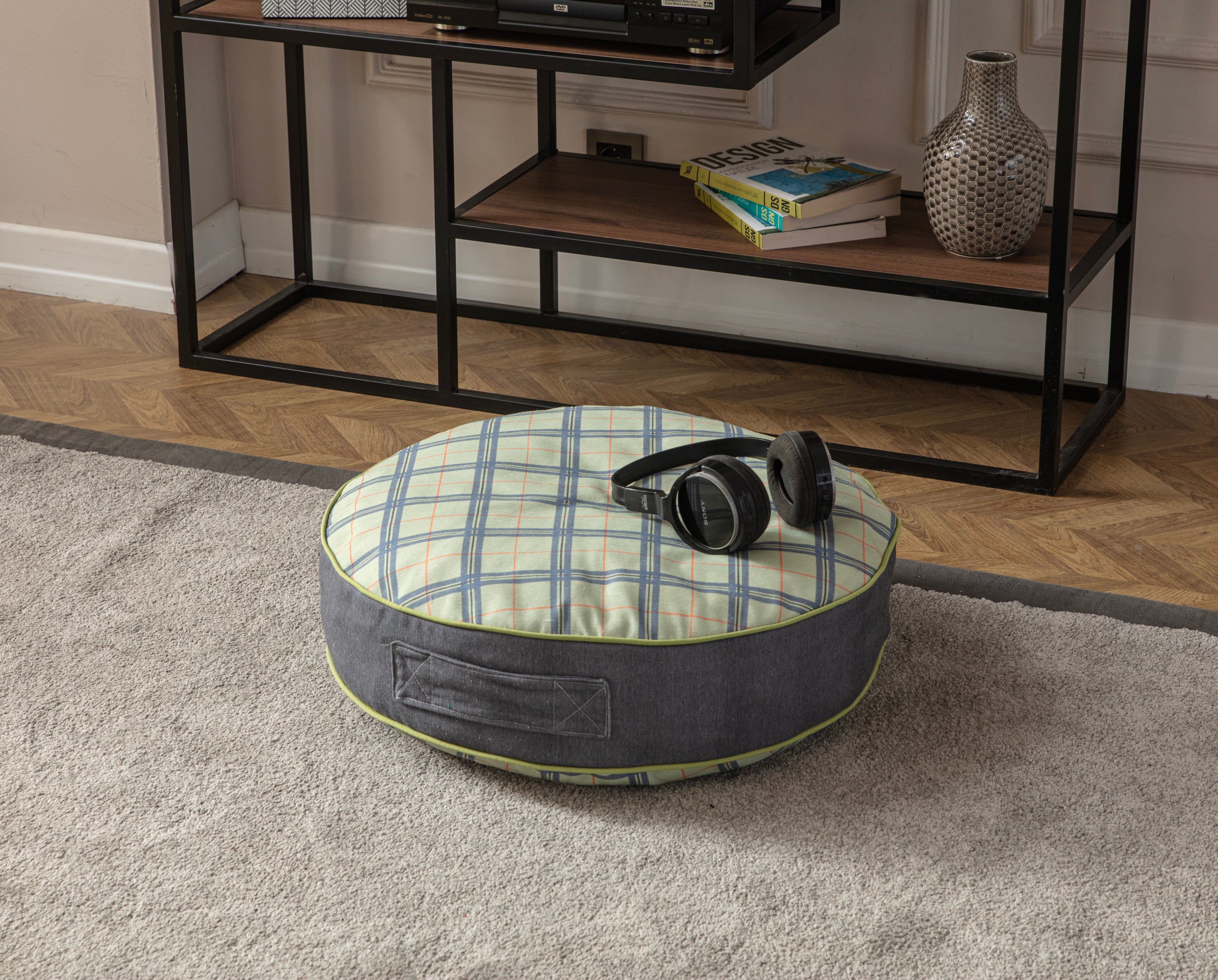 Yuvarlak Dekoratif Bahçe Minderi, Balkon Pufu 60x60cm, Yeşil Ekoseli Desenli