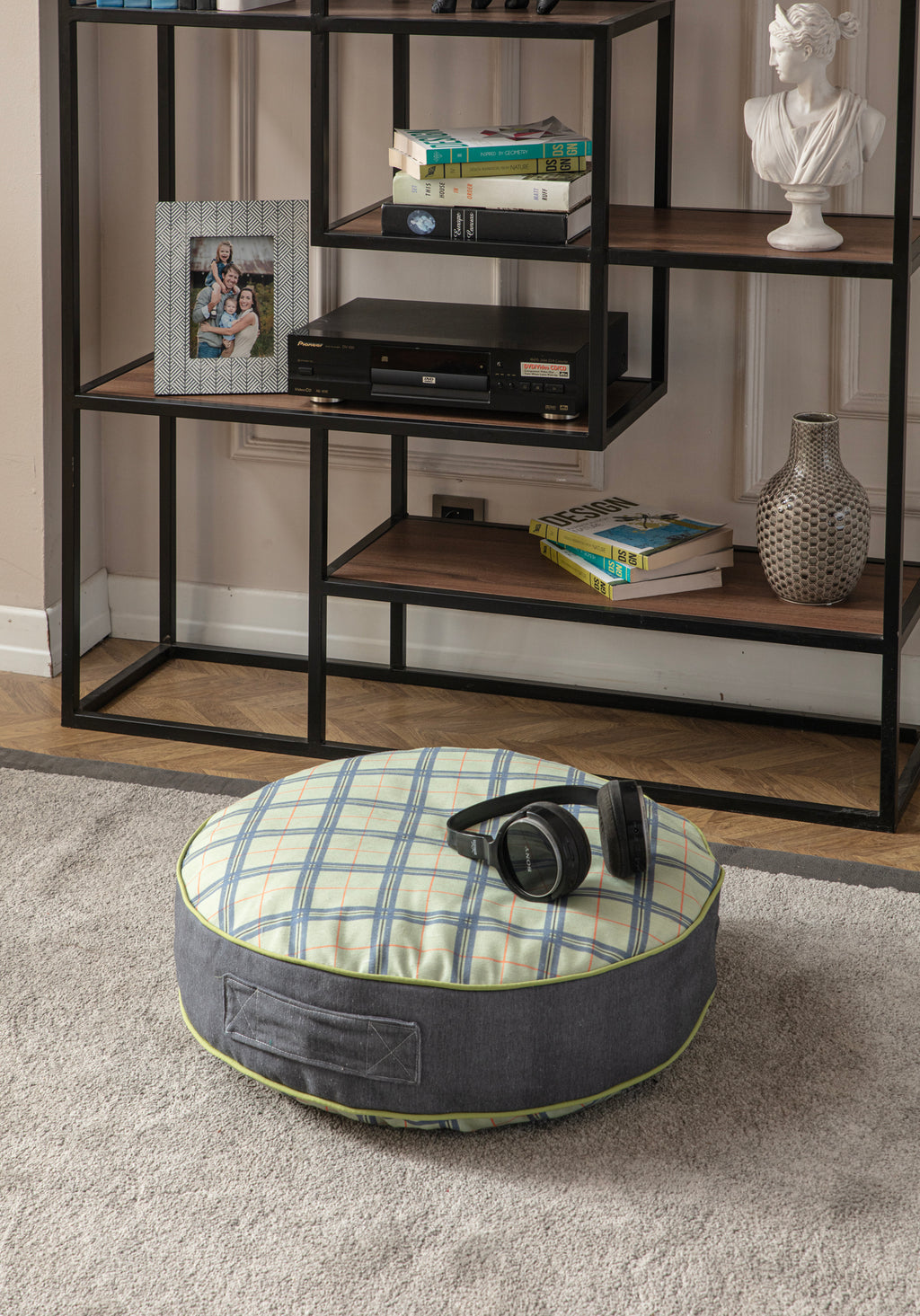 Yuvarlak Dekoratif Bahçe Minderi, Balkon Pufu 60x60cm, Yeşil Ekoseli Desenli