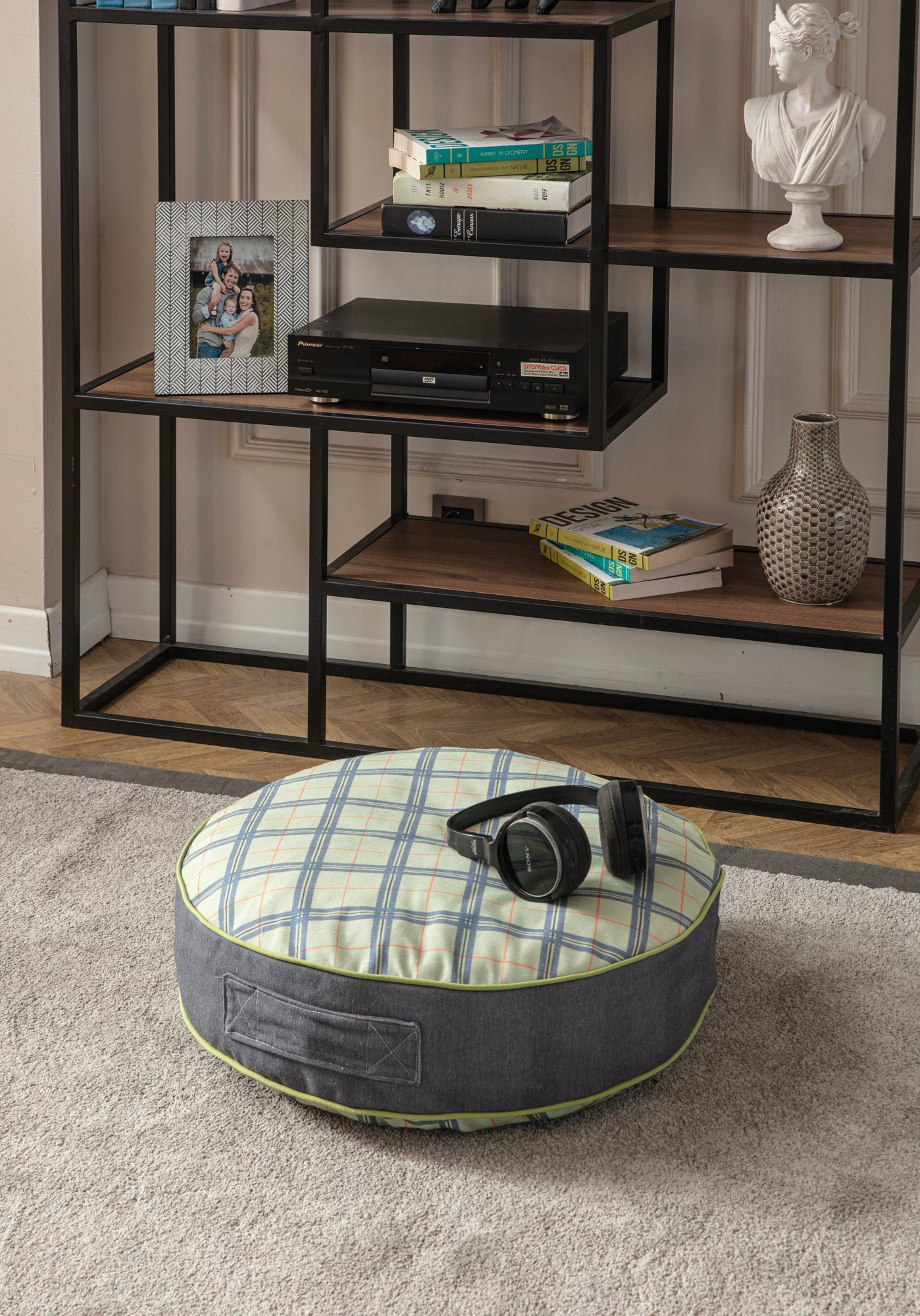 Yuvarlak Dekoratif Bahçe Minderi, Balkon Pufu 60x60cm, Yeşil Ekoseli Desenli