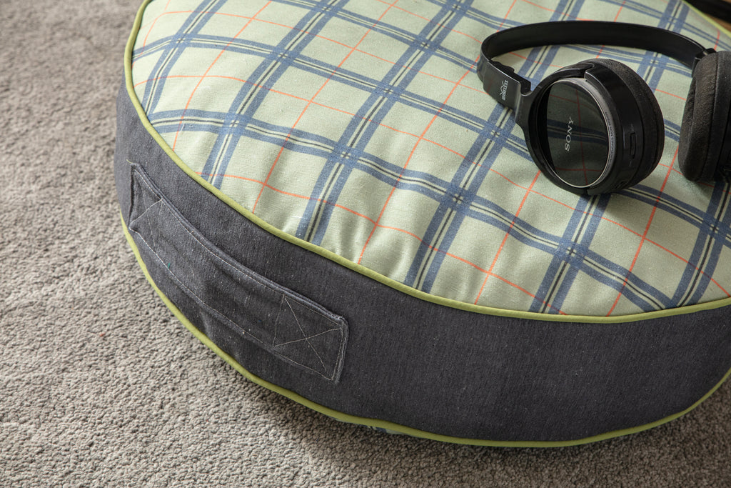 Yuvarlak Dekoratif Bahçe Minderi, Balkon Pufu 60x60cm, Yeşil Ekoseli Desenli