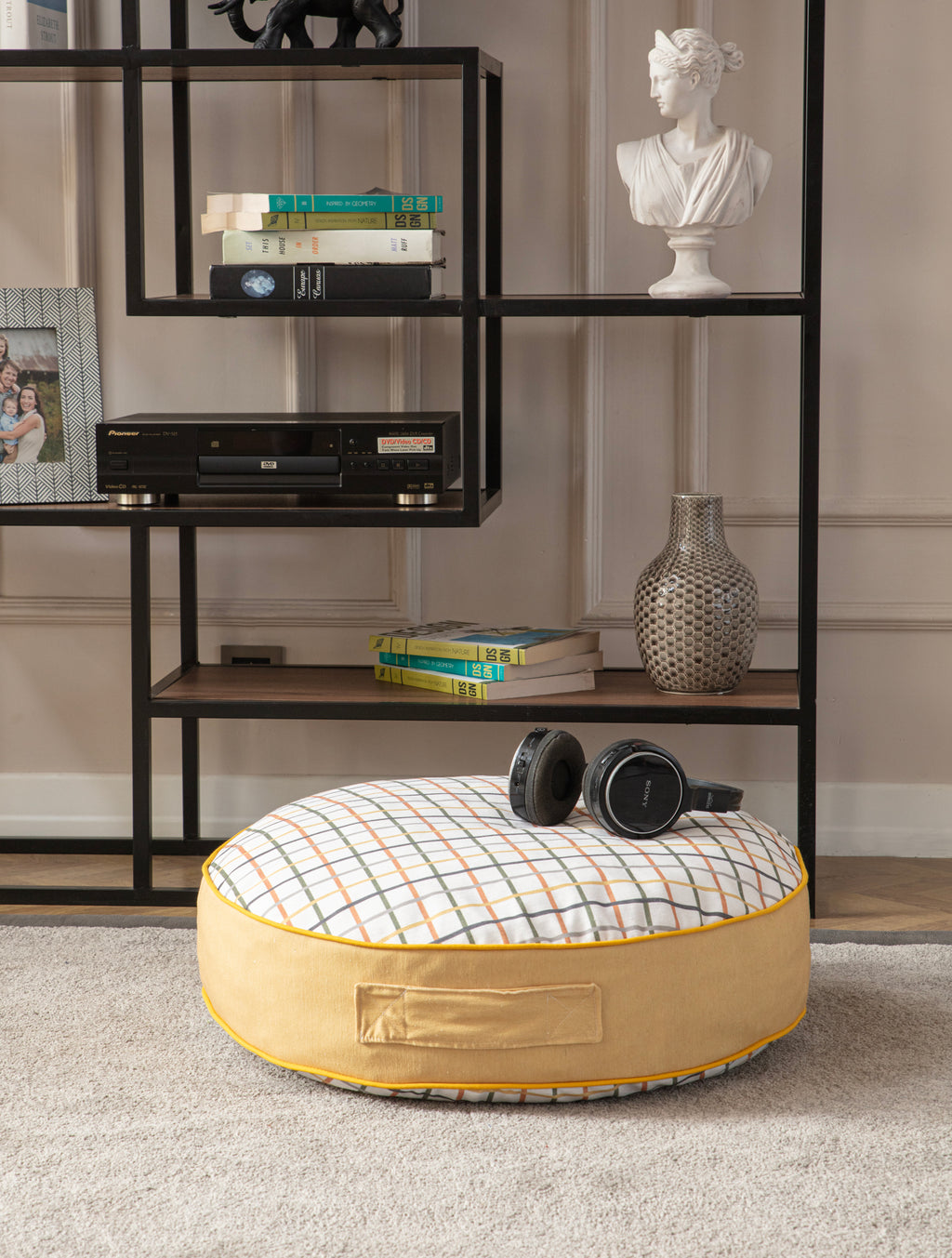 Yuvarlak Dekoratif Bahçe Minderi, Balkon Pufu 60x60cm, Sarı Ekoseli