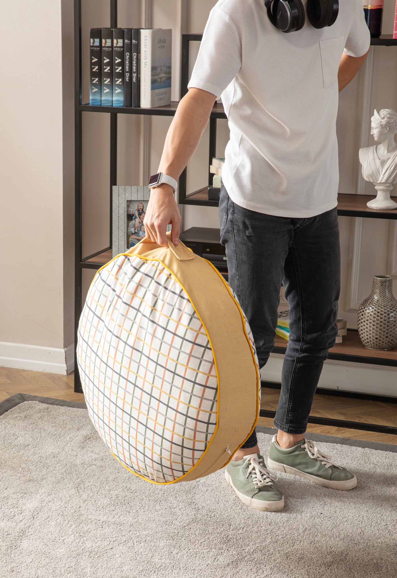 Yuvarlak Dekoratif Bahçe Minderi, Balkon Pufu 60x60cm, Sarı Ekoseli