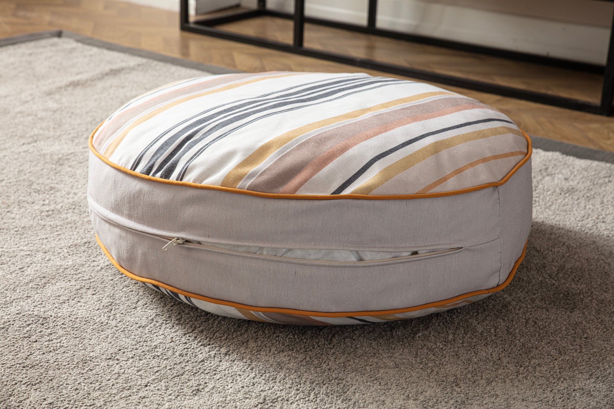 Yuvarlak Dekoratif Bahçe Minderi, Balkon Pufu 60x60cm, Kahve Çizgili