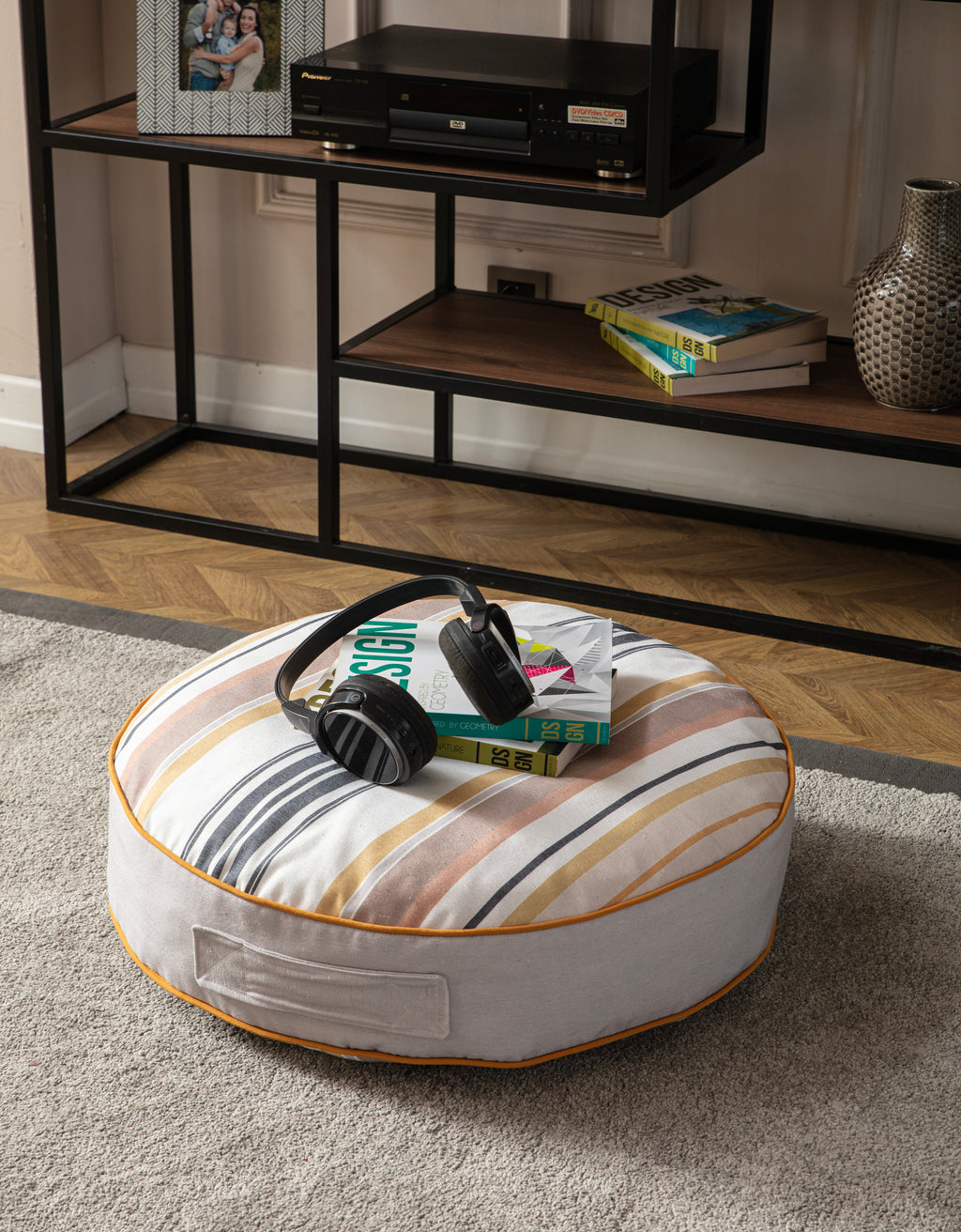 Yuvarlak Dekoratif Bahçe Minderi, Balkon Pufu 60x60cm, Kahve Çizgili