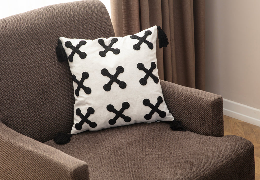 Dekoratif Punch İşlemeli Püsküllü Keten Kırlent Kılıfı, Siyah