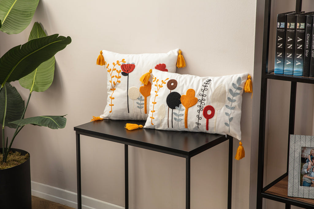 Dekoratif Punch İşlemeli Püsküllü Keten Kırlent Kılıfı