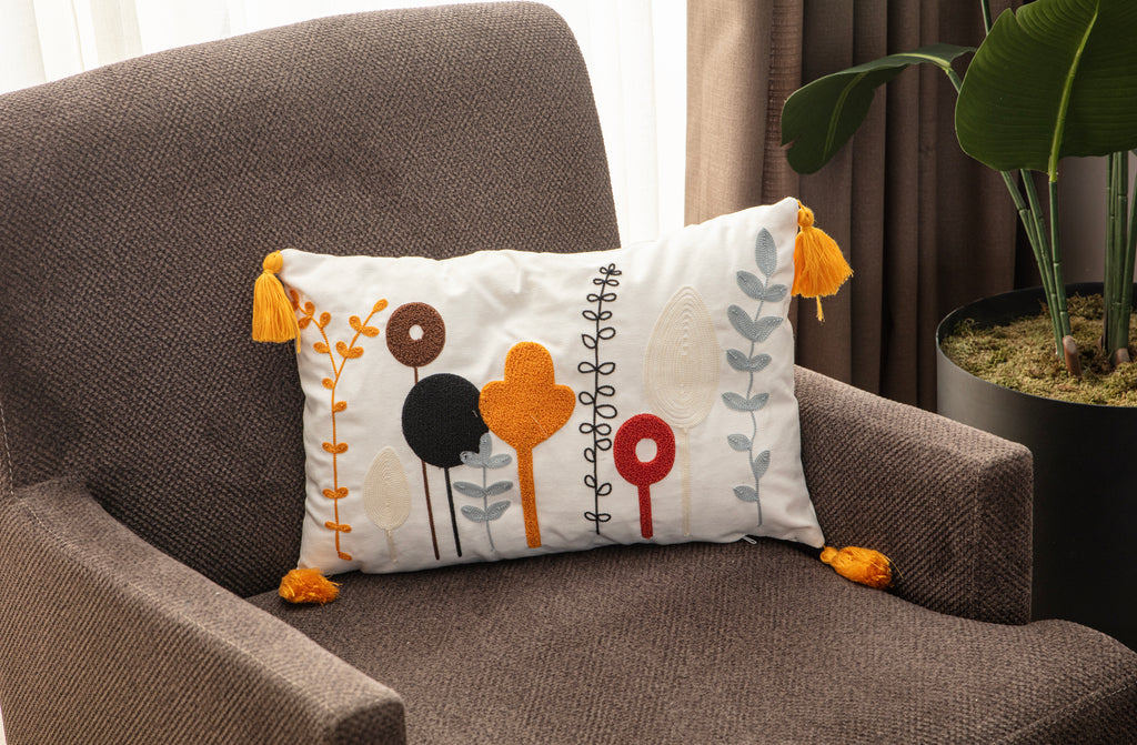 Dekoratif Punch İşlemeli Püsküllü Keten Kırlent Kılıfı