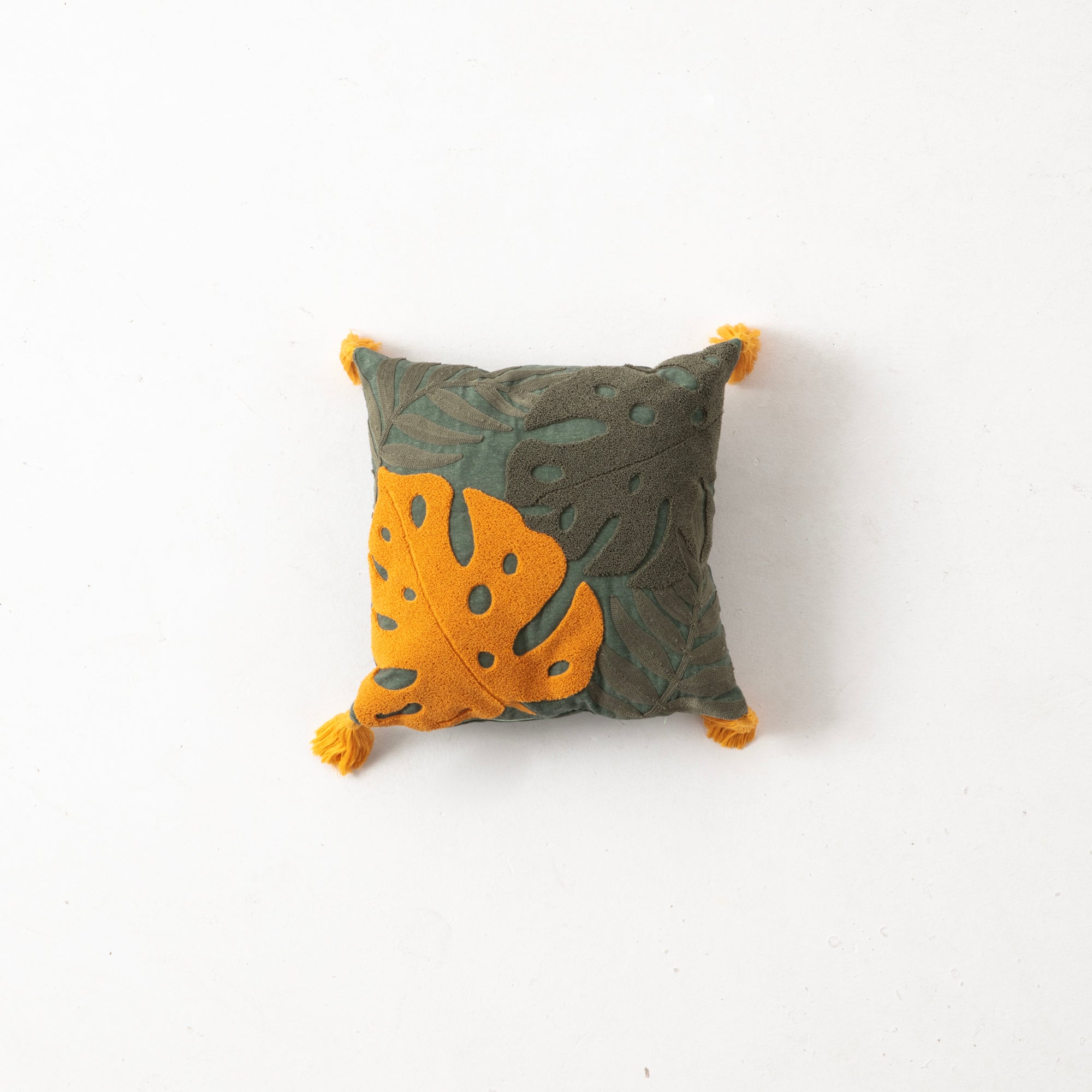 Dekoratif Punch İşlemeli Püsküllü Keten Kırlent Kılıfı, 43x43cm Yeşil